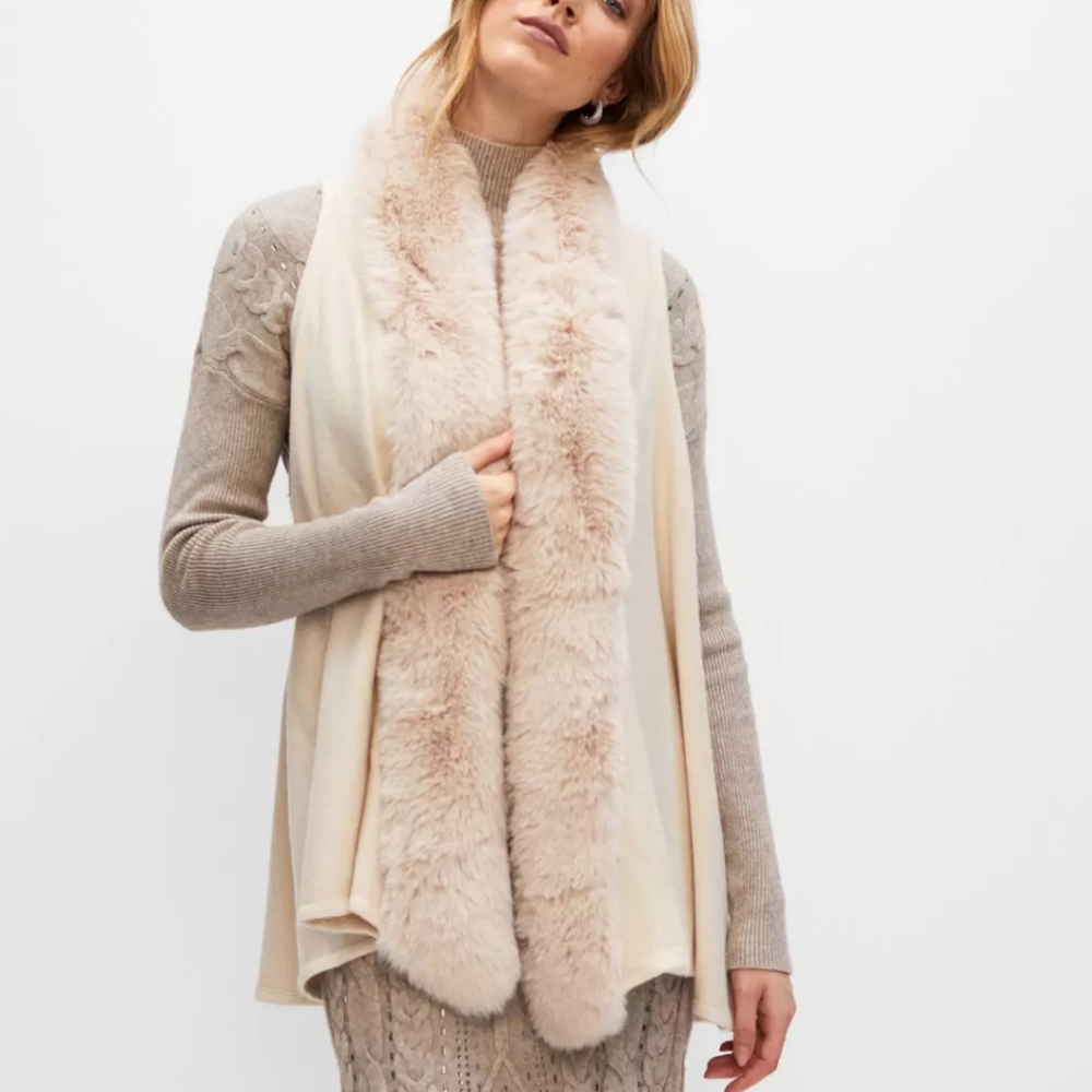 🤍White a-line faux fur vest